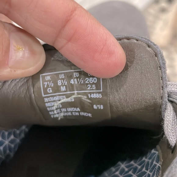 Gray Suede Men's Clark’s Chukka Boots size 8.5 - Picture 6 of 7